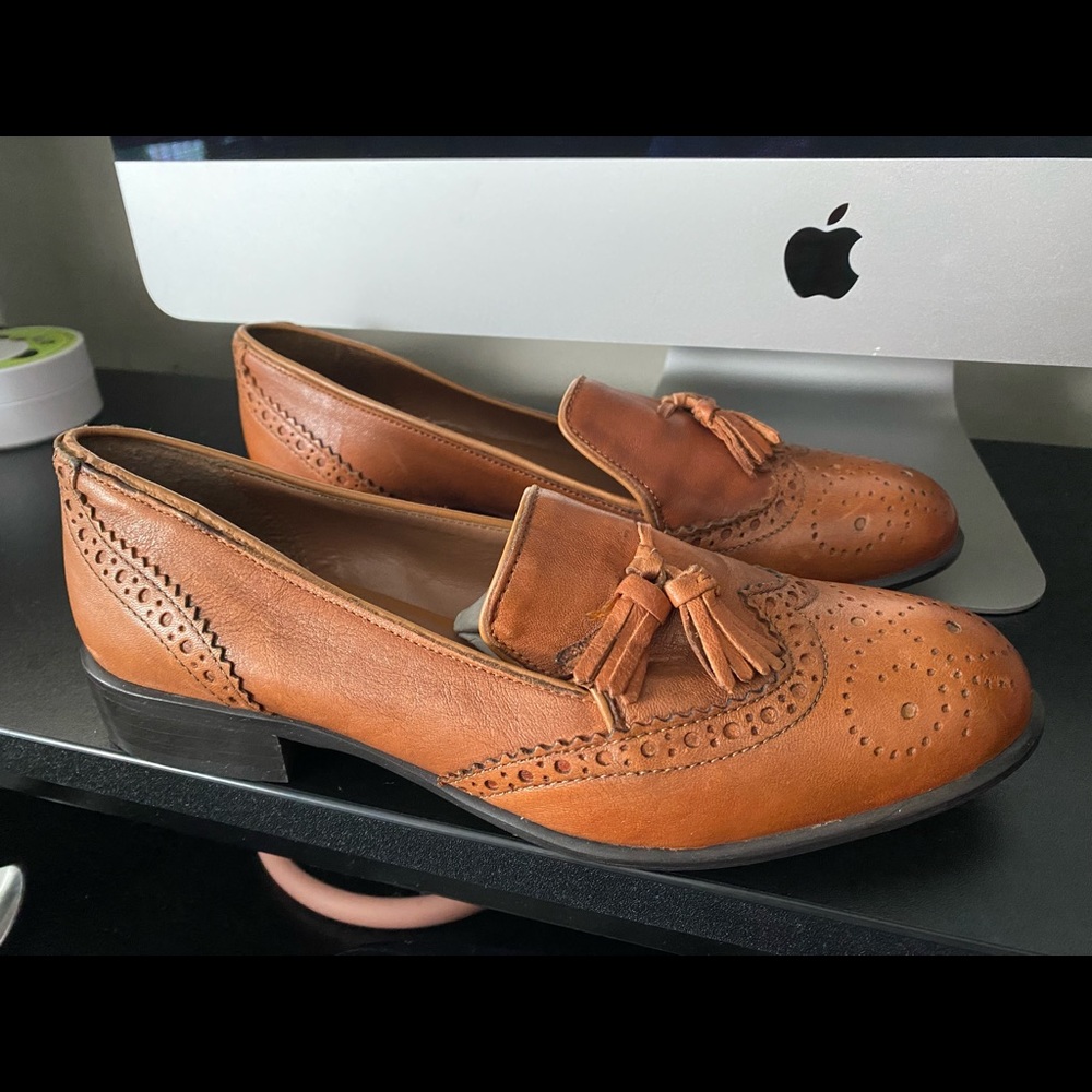 Flat leather shoes. Office London. Size 5.